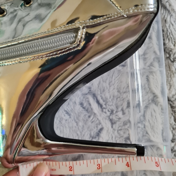 SOLD Cape Robin Silver Metallic Heel Boot Sz 10 - Picture 8 of 11